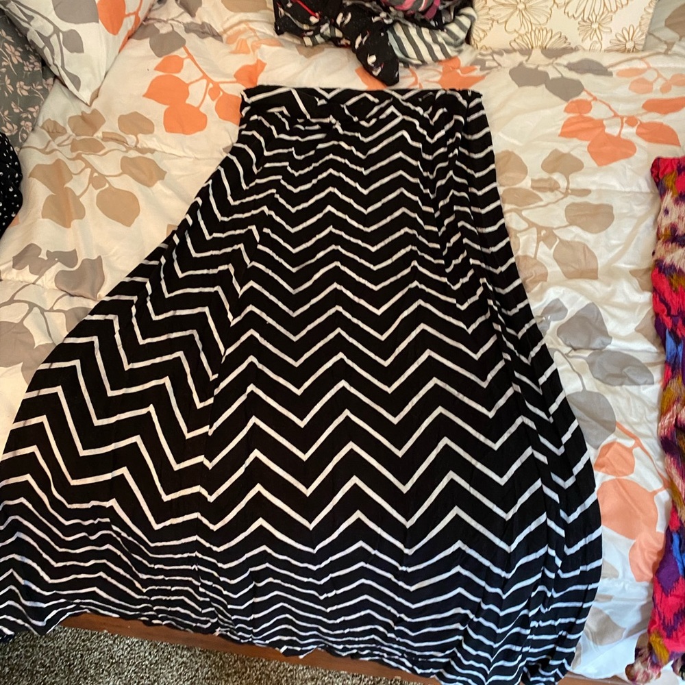 XL BLACK/WHITE SKIRT